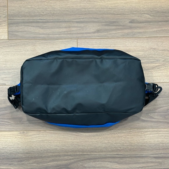 The North Face Apex Gym Duffle in Monster Blue/Black with Embroidered Logo - Picture 4 of 9